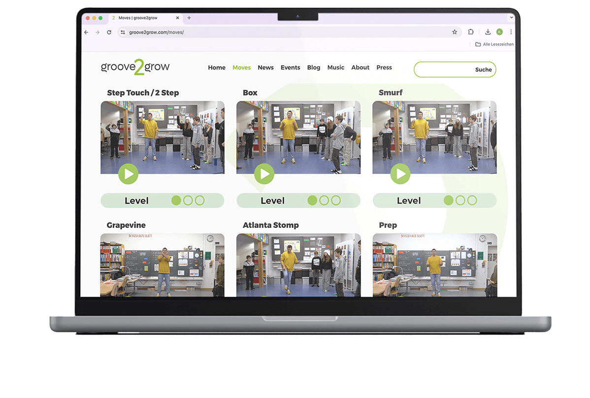 Ein Laptop zeigt die groove2grow Moves-Plattform mit verschiedenen Tanz-Video-Tutorials für den Schulunterricht.